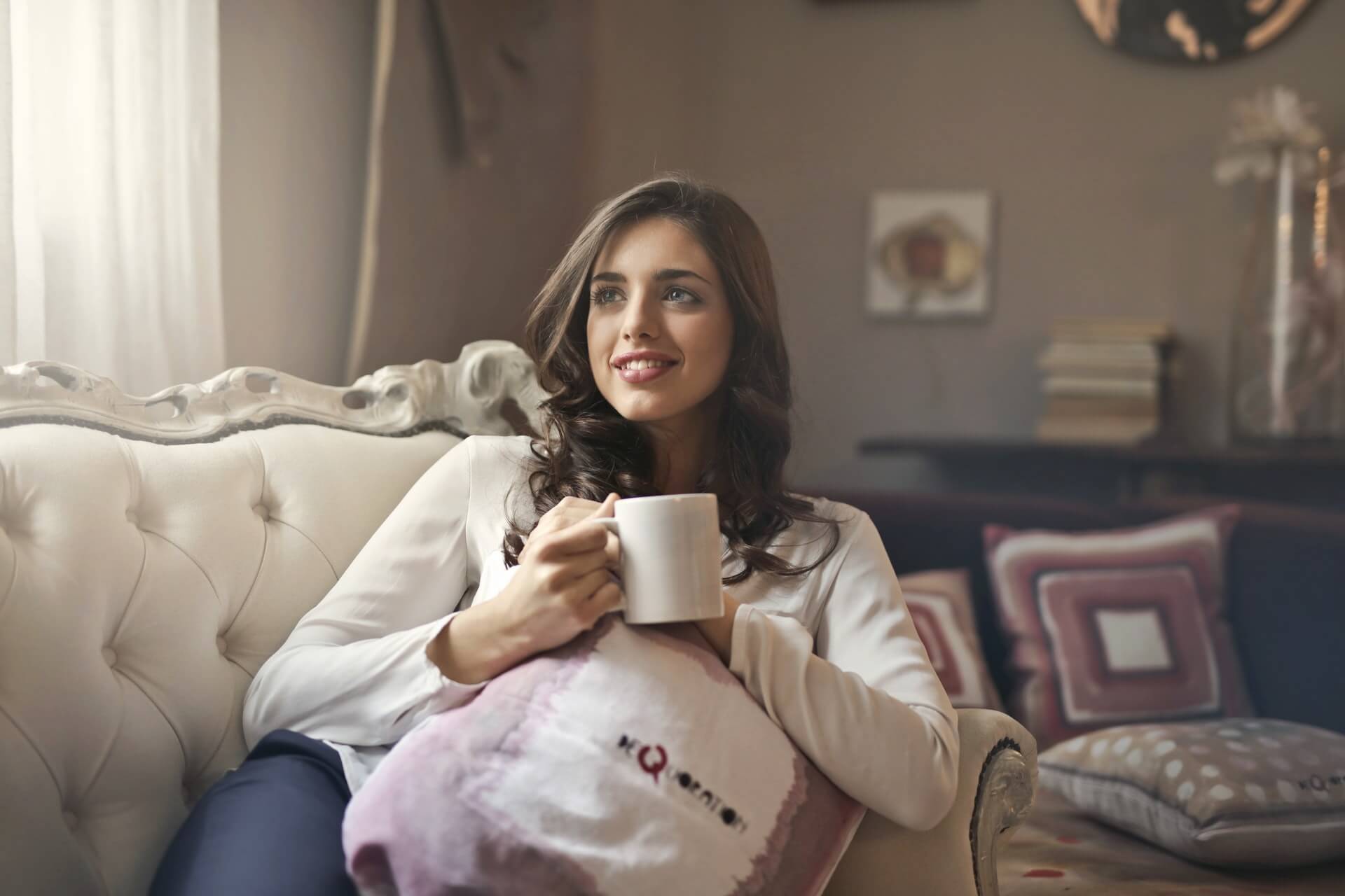 woman-holding-mug